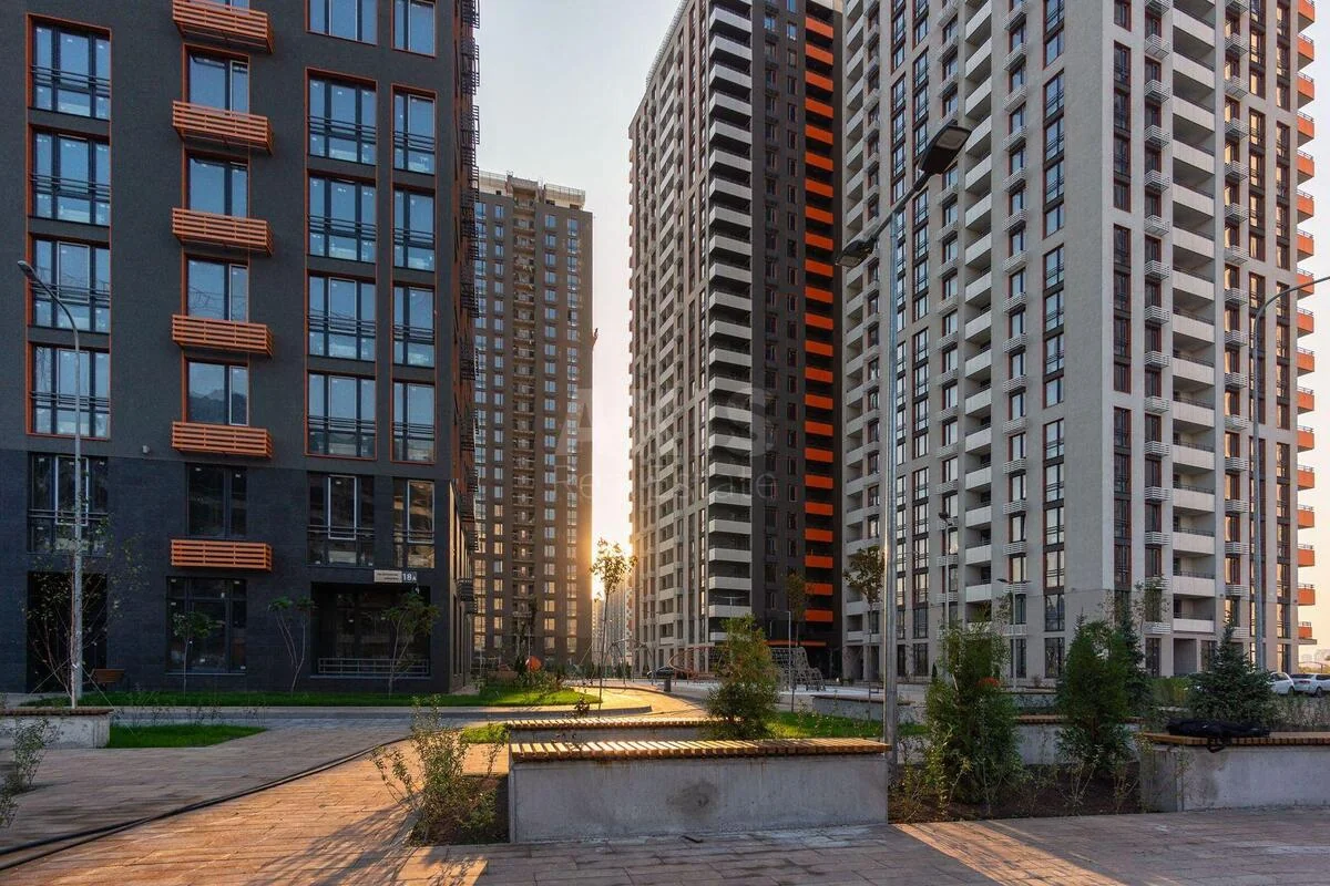 3k apartment nab. Dniprovs'ka 18