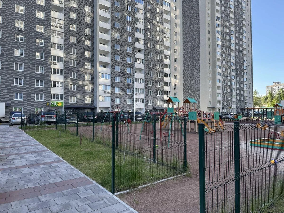 1k apartment vul. Konopljans'ka 22Б6956211