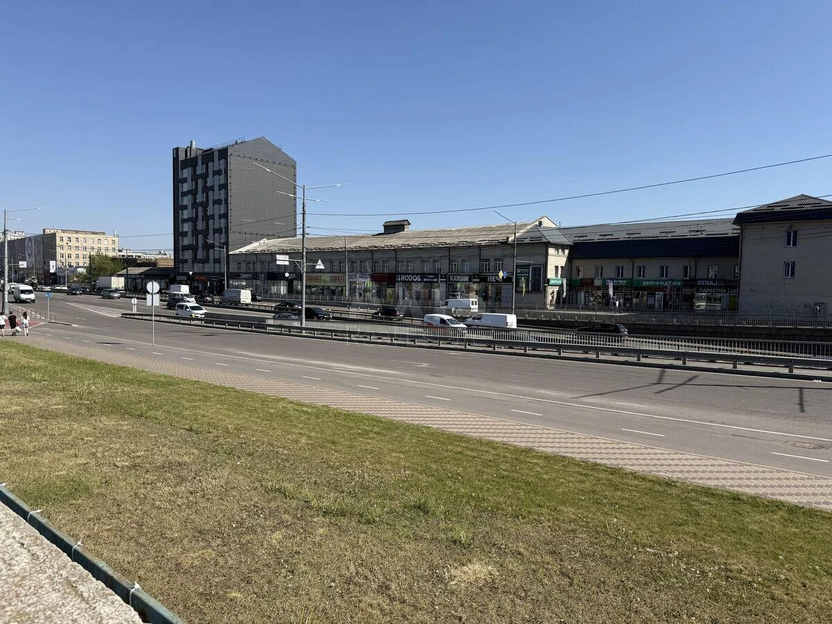 Объект торговли пр-т Бандеры Степана 8, 120м2681475