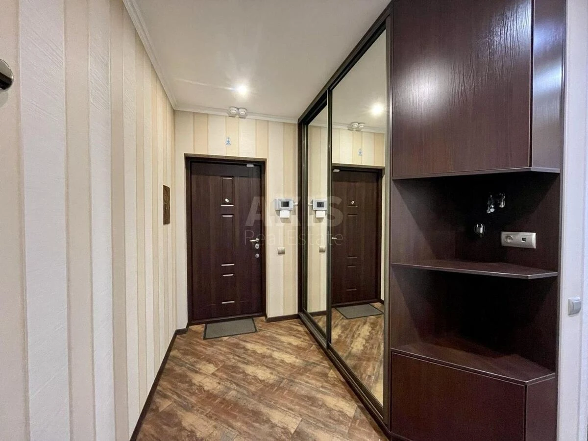 3k apartment vul. Shums'kogo Jurija 1Б7201010