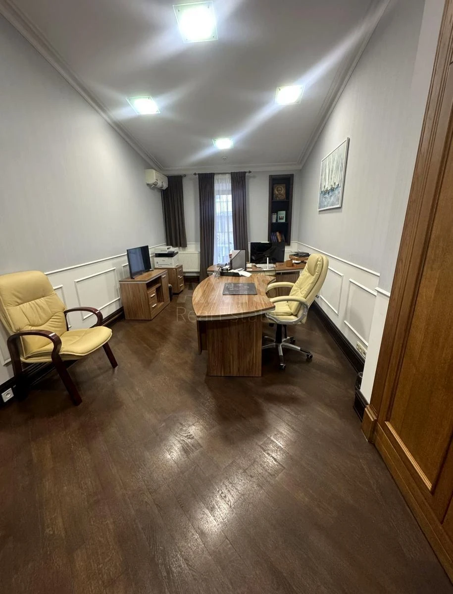 Office vul. Zhyljans'ka 72, 750m27051018