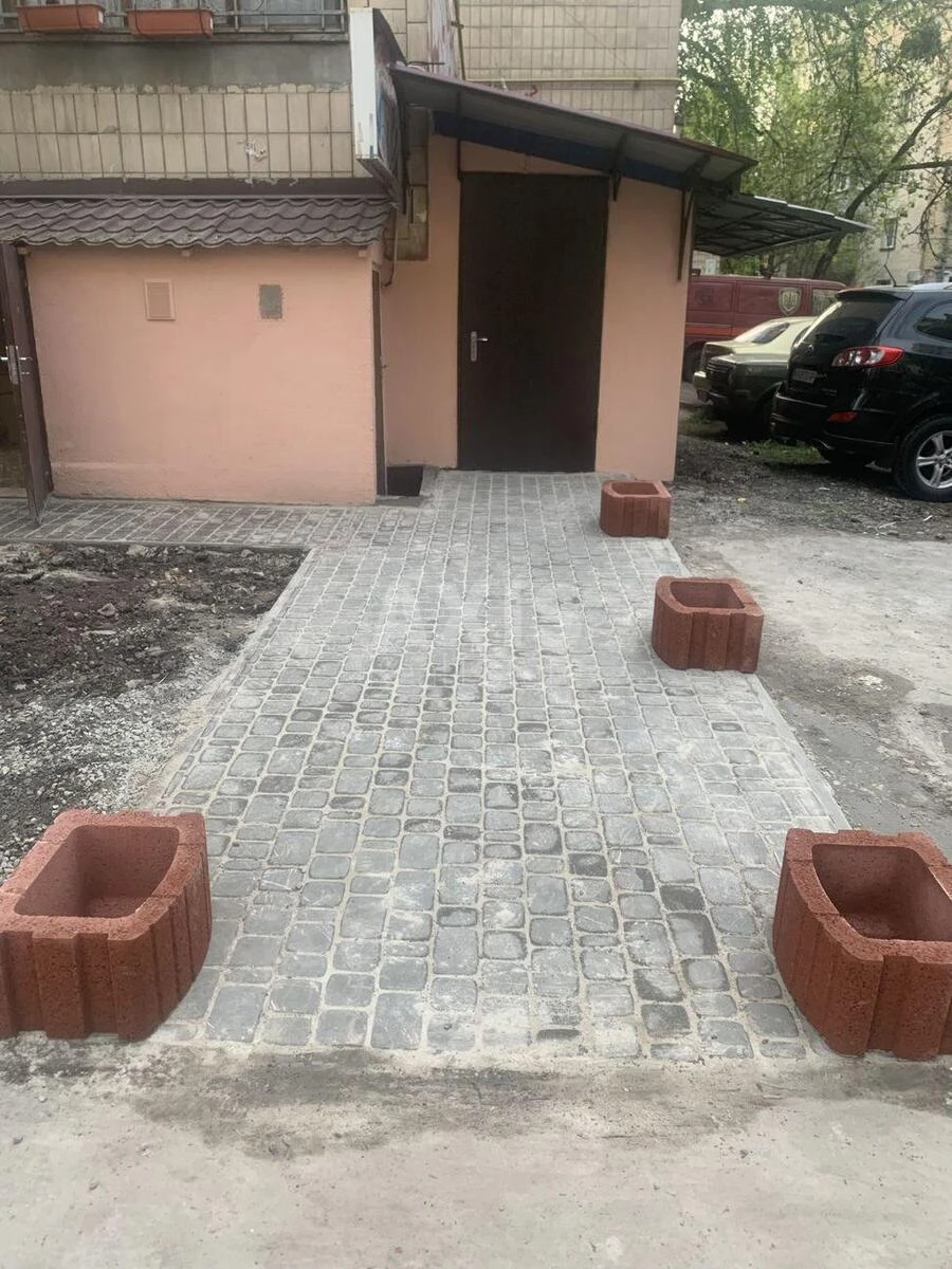 Trade object vul. Kyrylivs'ka 20/22, 55m264973