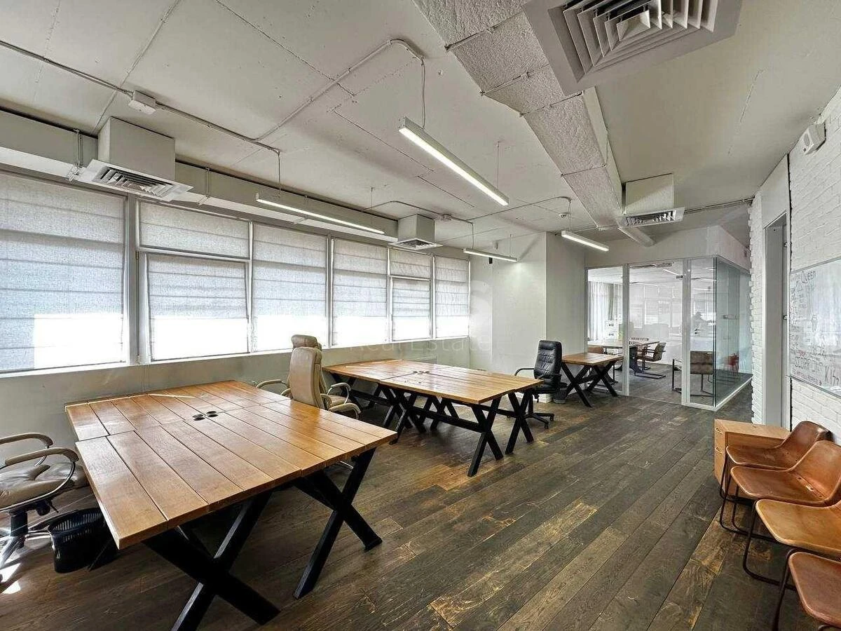 Office bul. Lesi Ukrai'nky 23Б, 228m2675355