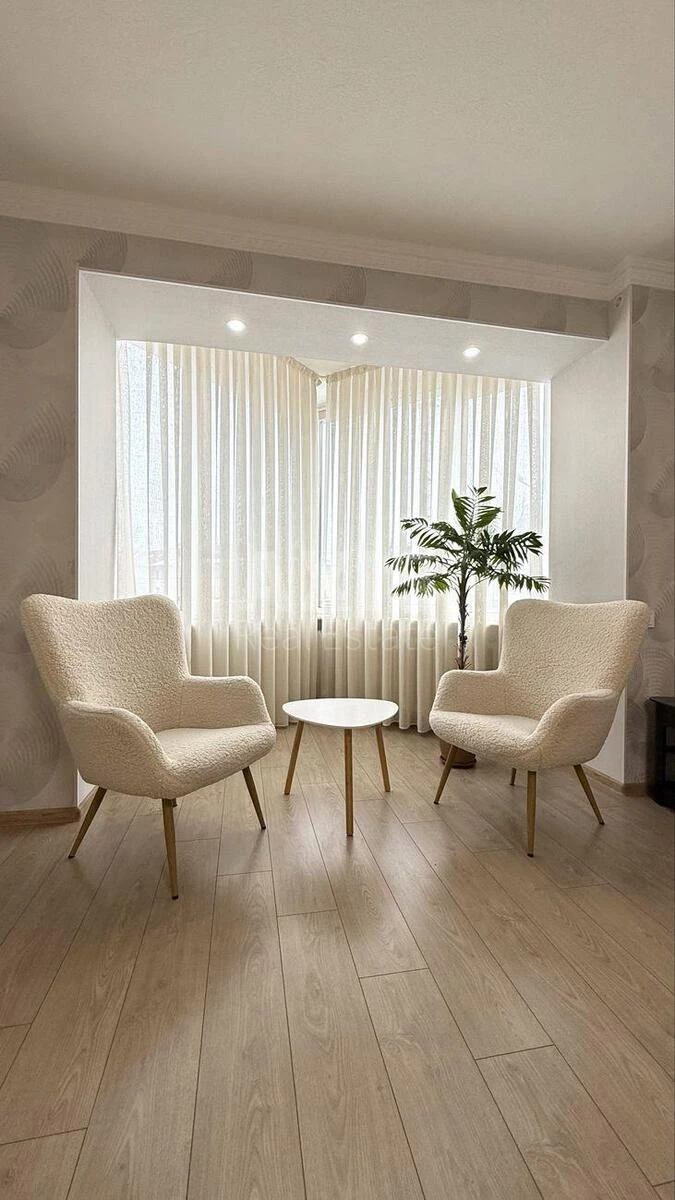 2k apartment vul. Hmel'nyc'ka 10700870