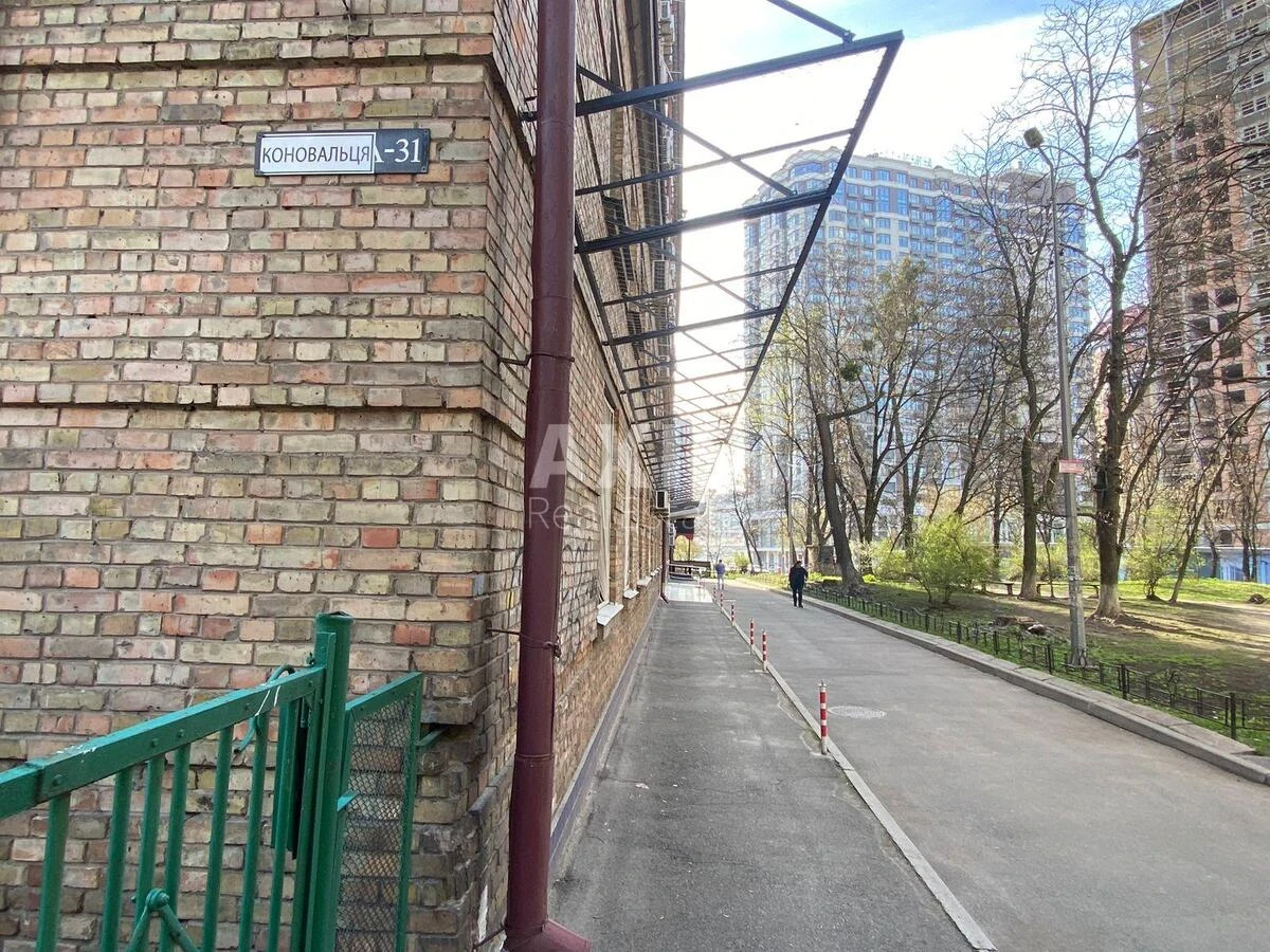 Office vul. Jevgena Konoval'cja 31, 1000m2529632