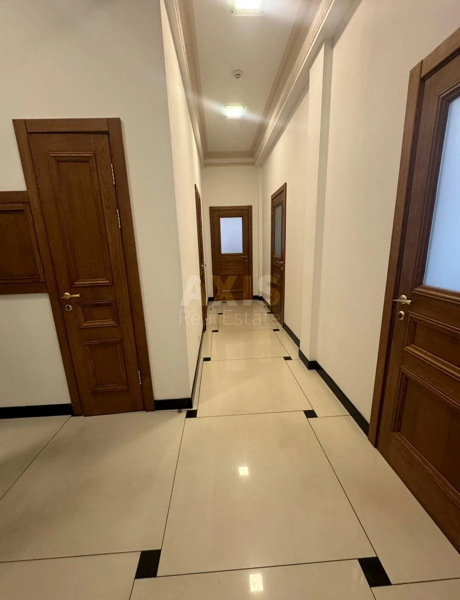Office vul. Zhyljans'ka 72, 750m27051017