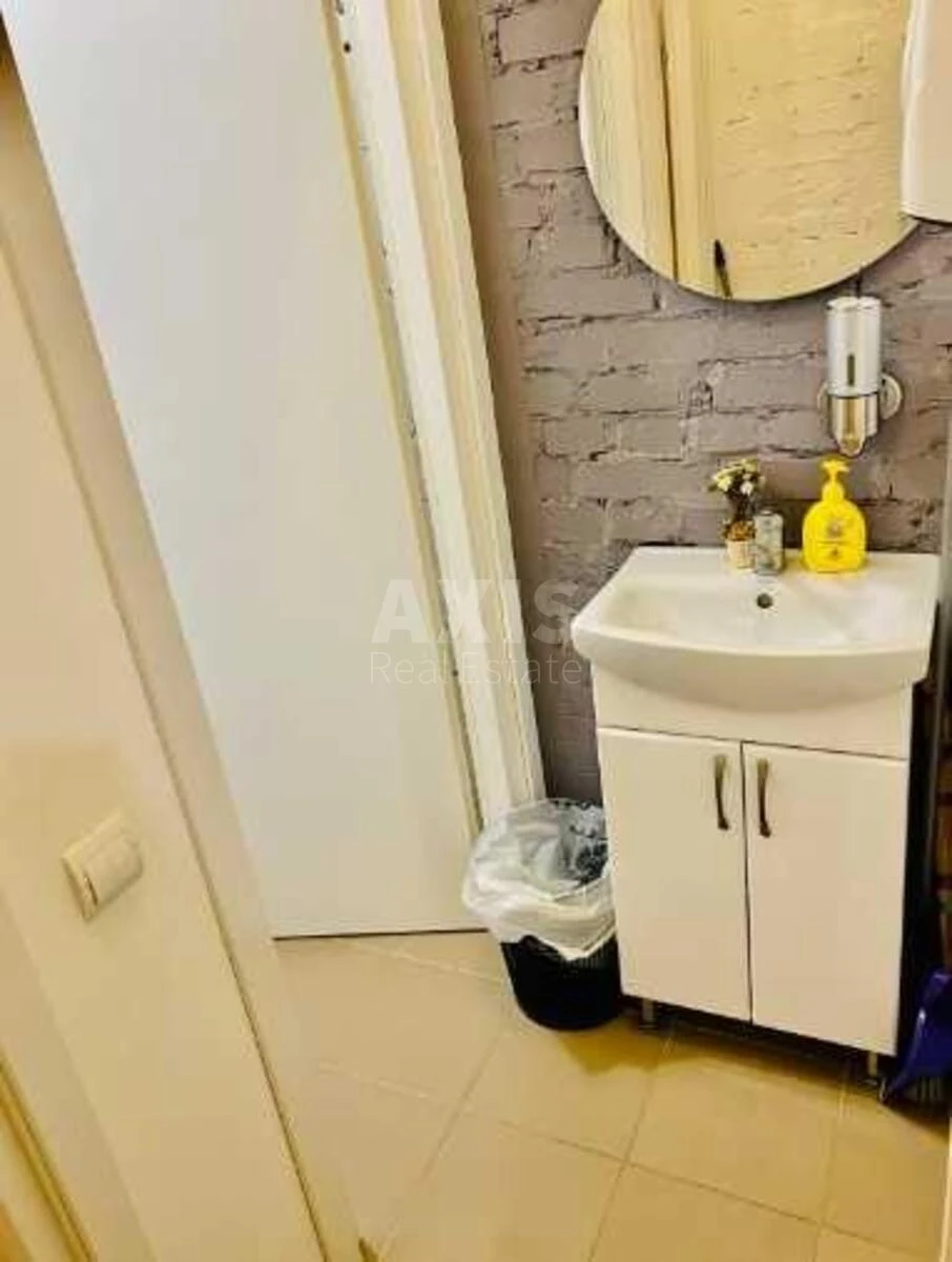 Office vul. Vozdvyzhens'ka 48, 70m26444915