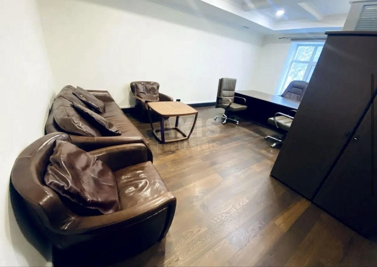 Office vul. Volodymyrs'ka 23А, 198m2621412