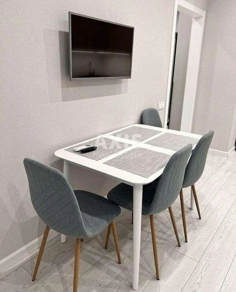 1k apartment nab. Dniprovs'ka Twenty amps263671