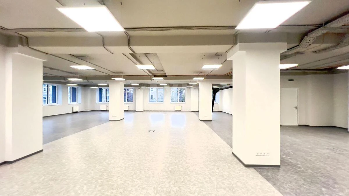 Office vul. Pochajnyns'ka 38/44, 550m2675513