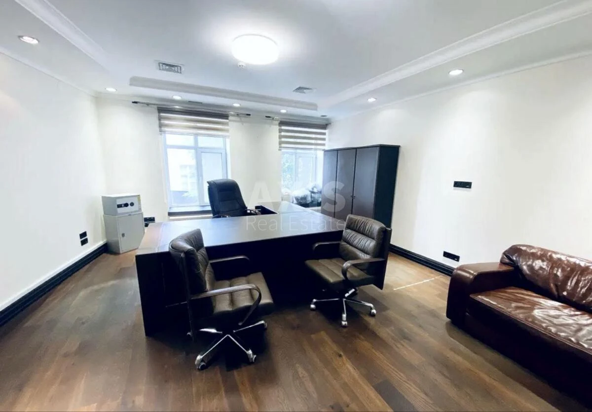 Office vul. Volodymyrs'ka 23А, 198m262141