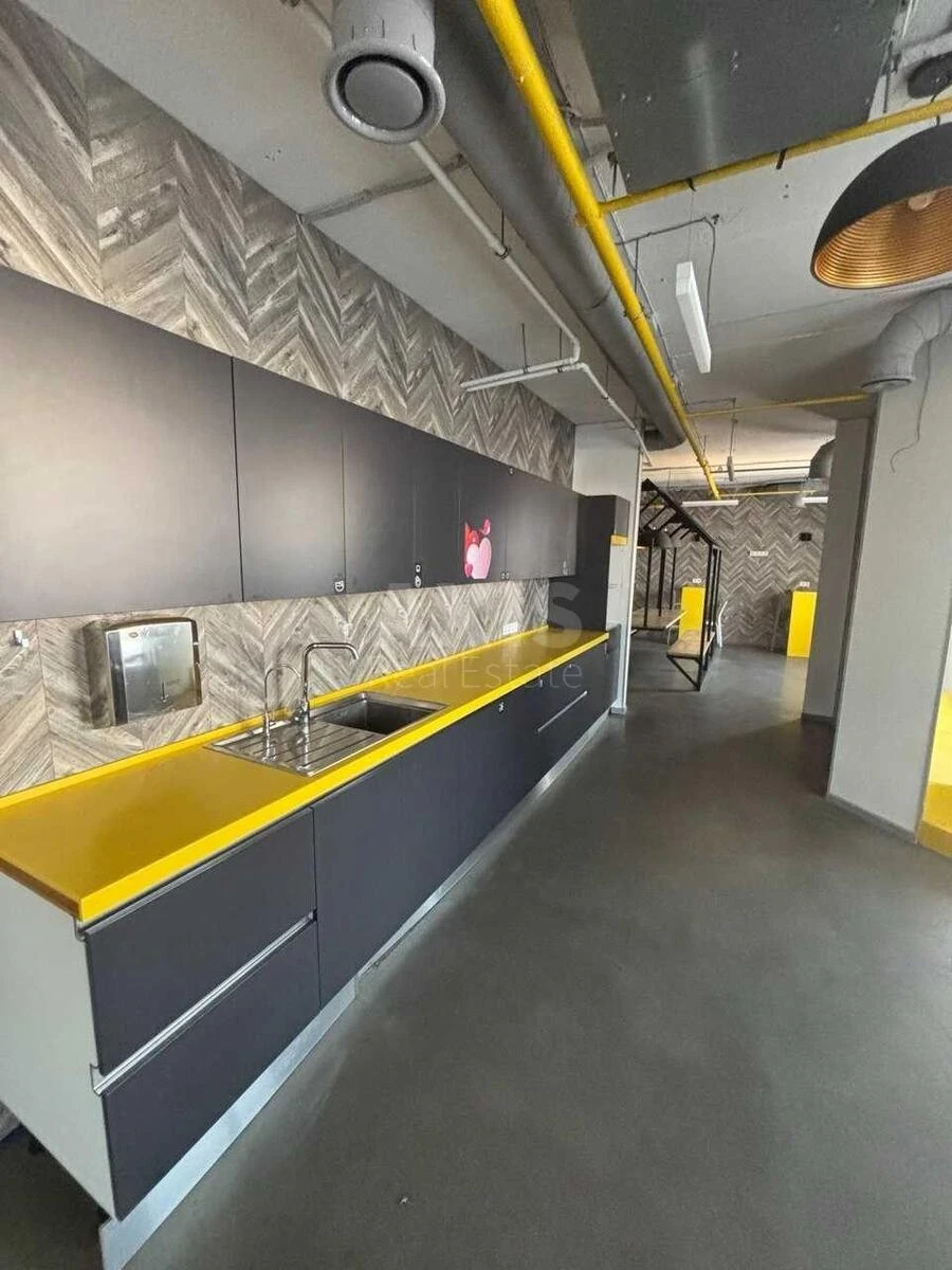 Office vul. Saksagans'kogo 70А, 1250m2671354