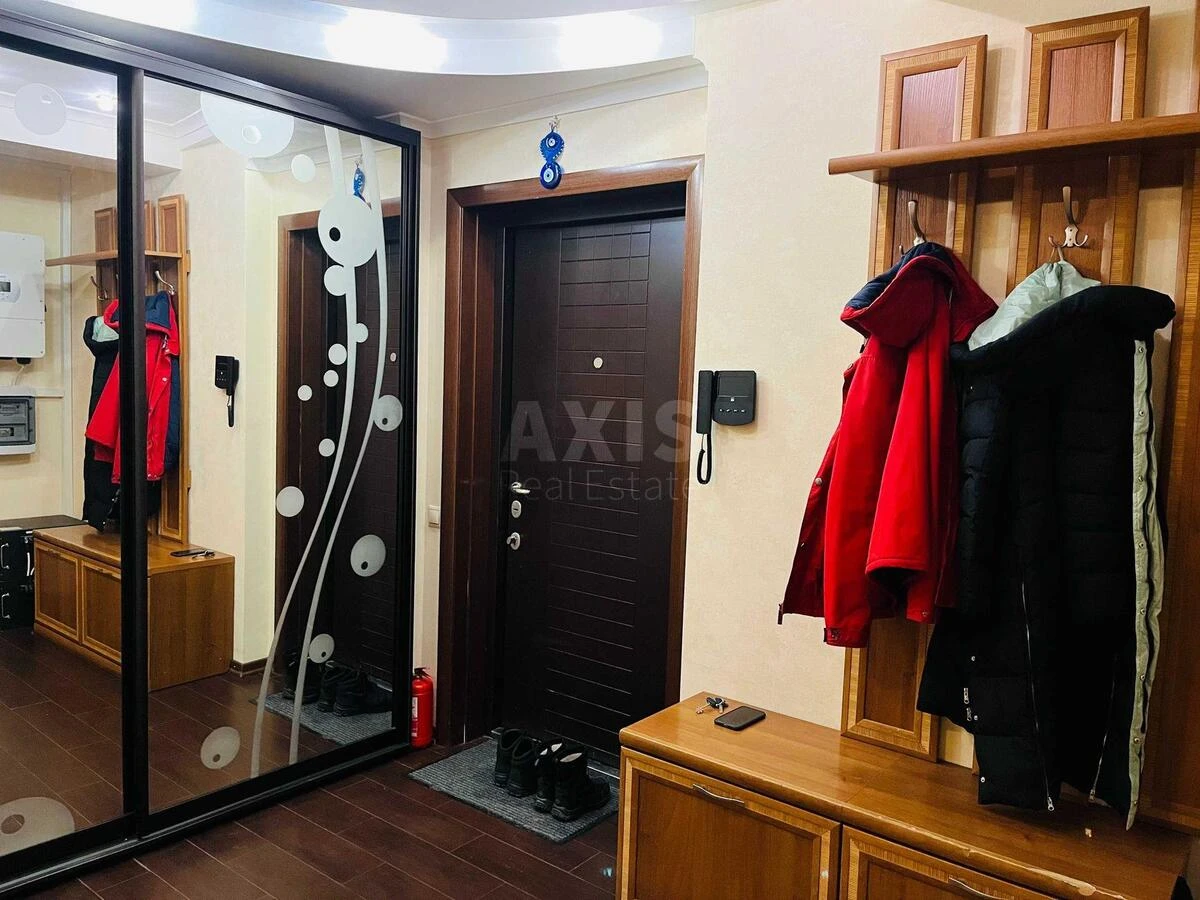 5k apartment vul. Ahmatovoi' Anny 136423616