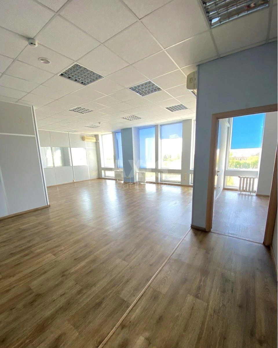 Office vul. Lypkivs'kogo Vasylja Mytropolyta 45, 140m268008