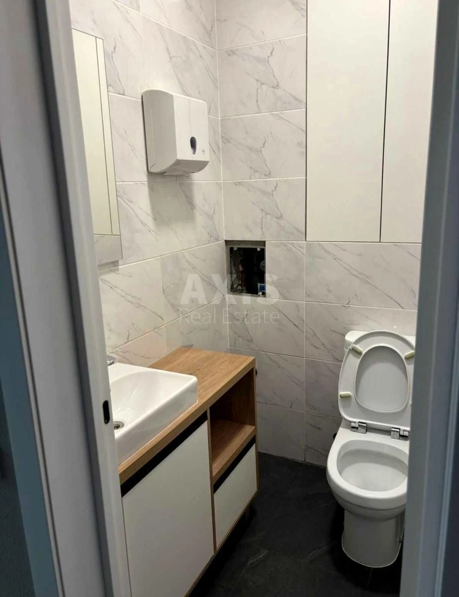 Office vul. Lypkivs'kogo Vasylja Mytropolyta 14/18, 250m27049216