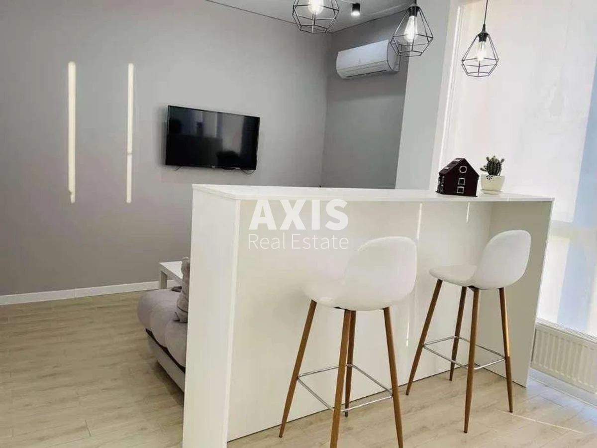 1k apartment vul. Saljutna 2Б244100