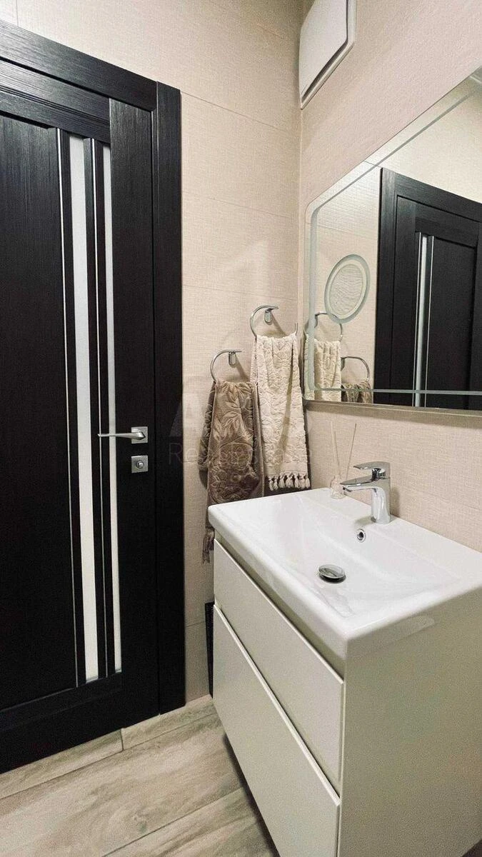 3k apartment vul. Sverstjuka Jevgena 6В7067517
