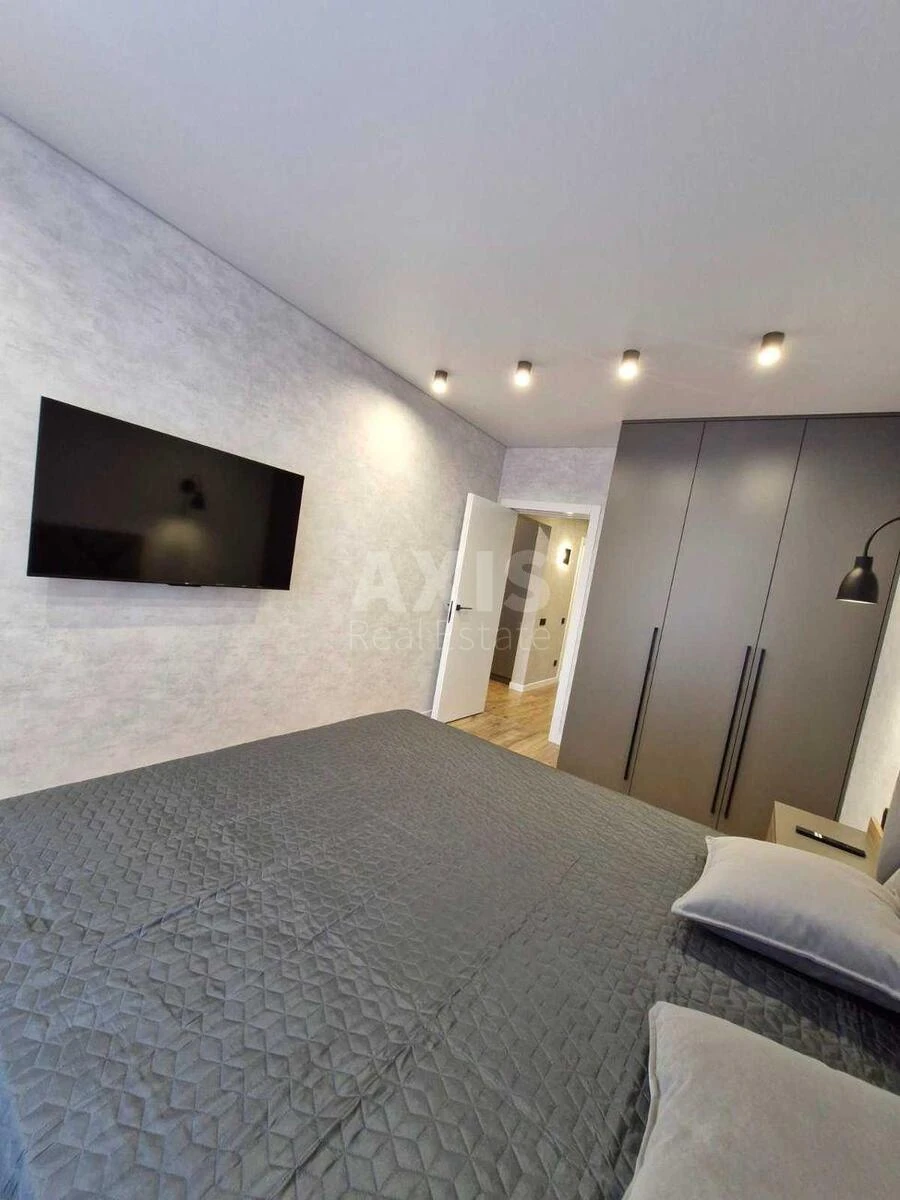 1k apartment vul. Sverstjuka Jevgena 6В641575