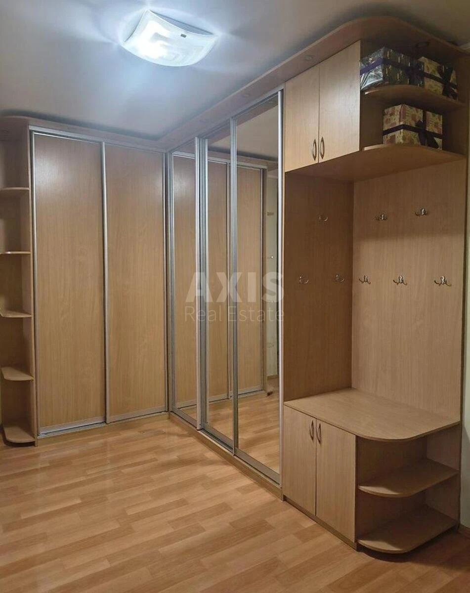 2к квартира ул. Ахматовой Анны 13Г7097110