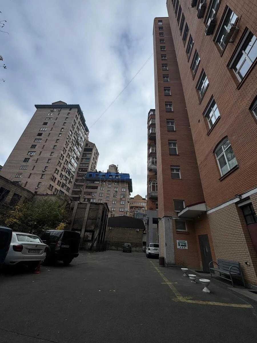 Office vul. Dmytrivs'ka 66А, 127m26751211