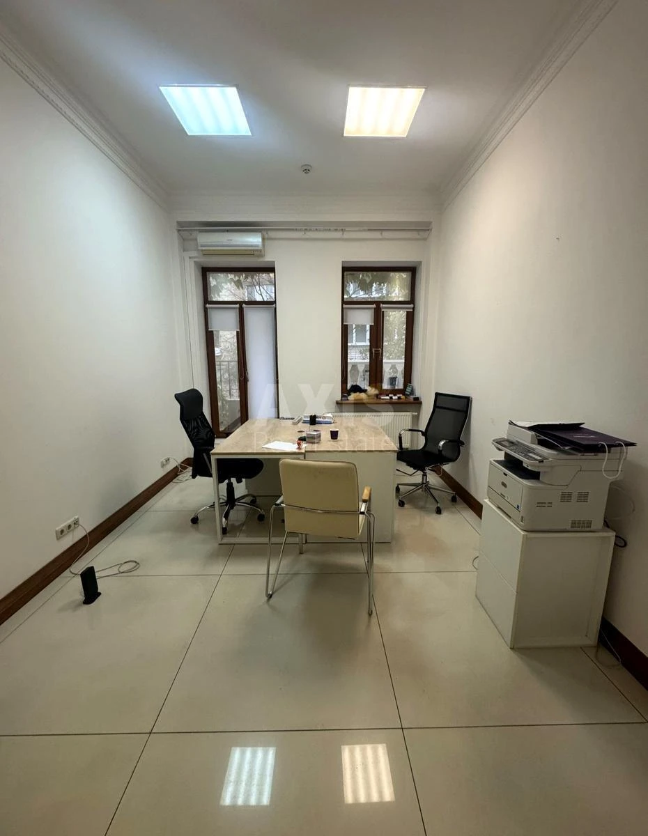 Office vul. Zhyljans'ka 72, 750m27051012