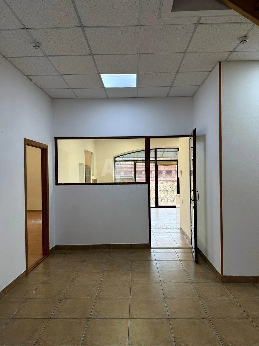 Office pl. Sofijs'ka 18, 260m2681493