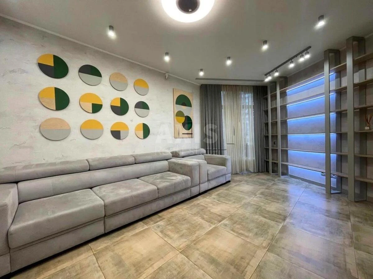 3k apartment vul. Vasylya Tyutyunnyka 52/16351012