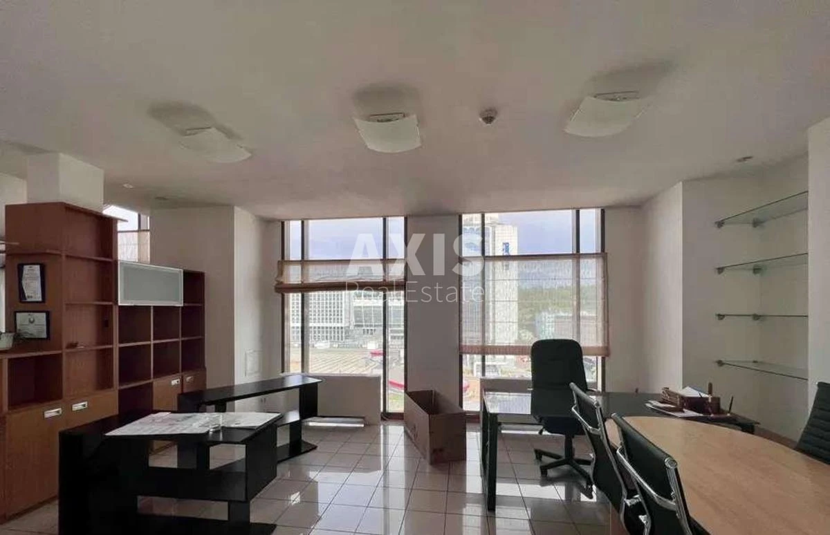 Office vul. Velyka Vasyl'kivs'ka 72, 245m2297180