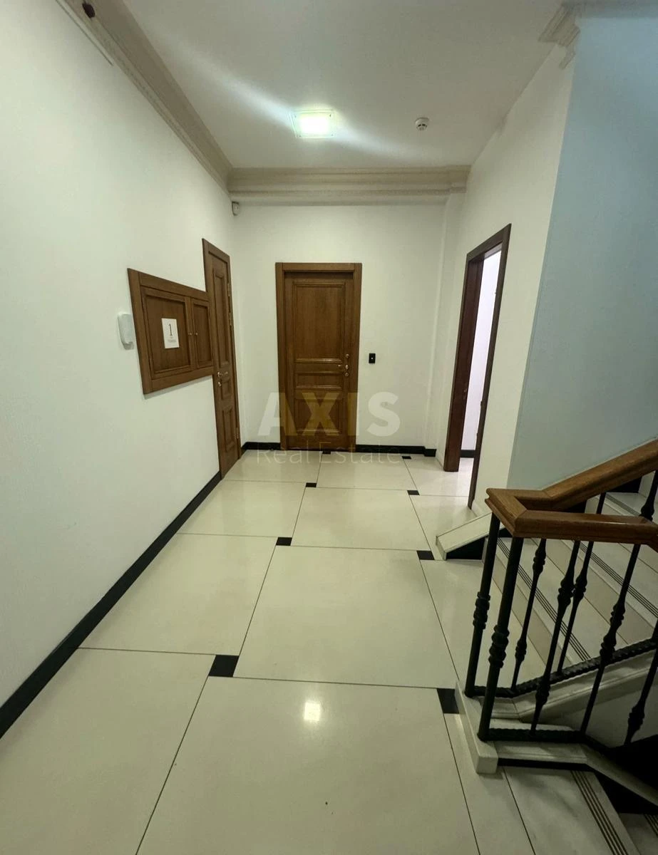 Офис ул. Жилянская 72, 750м27051010