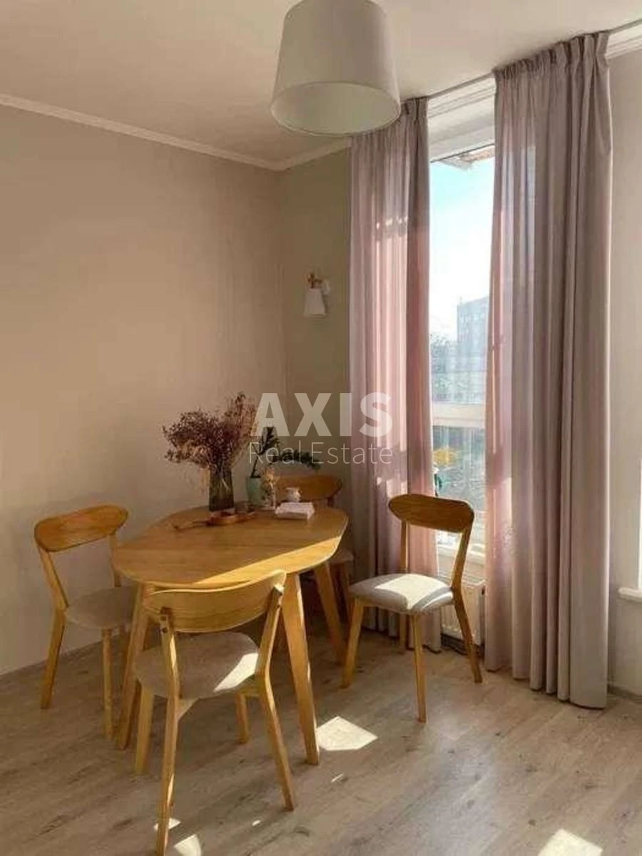 1k apartment pr-t Berestejskij 67299740