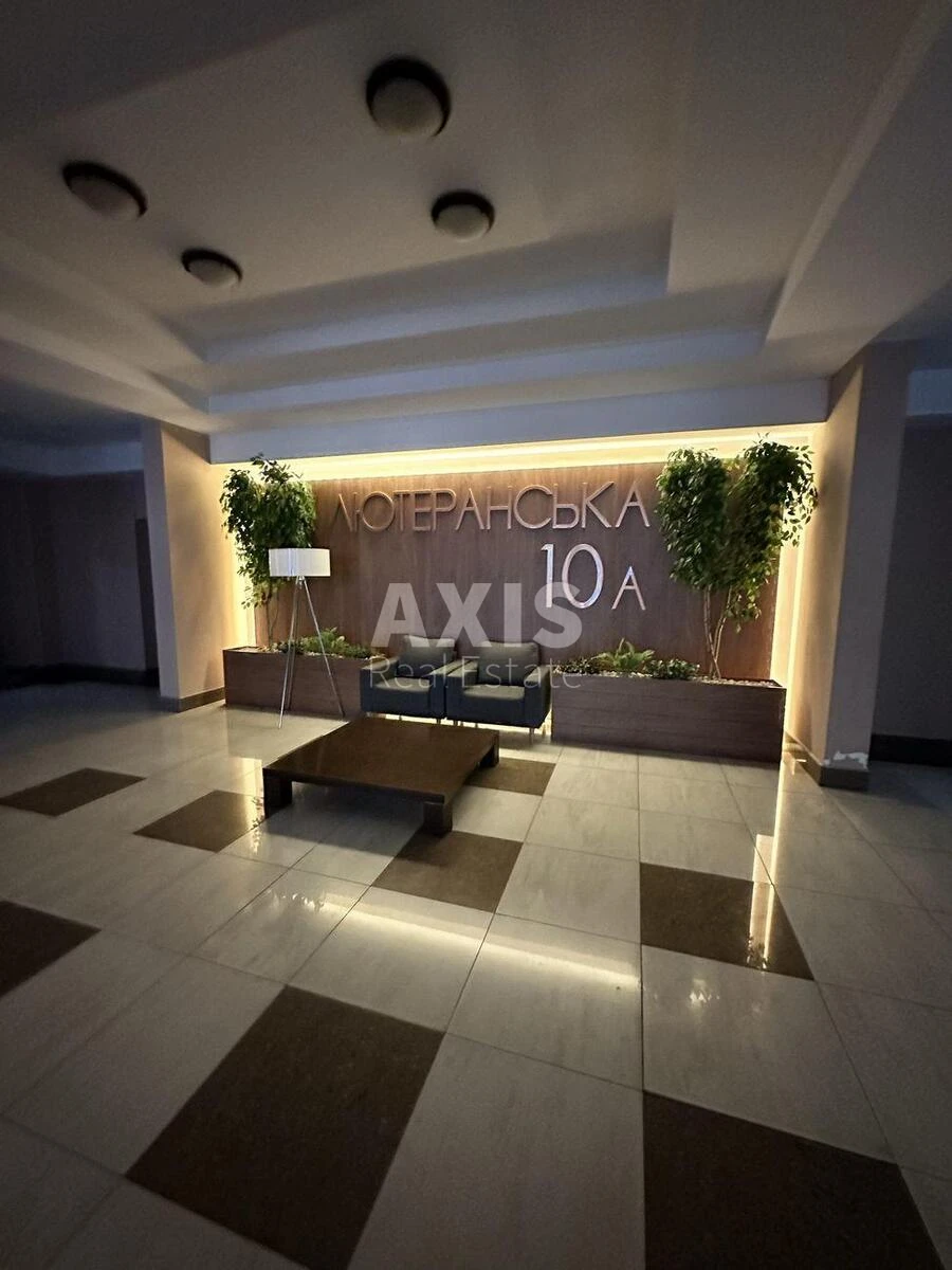 2k apartment vul. Ljuterans'ka 10А610935