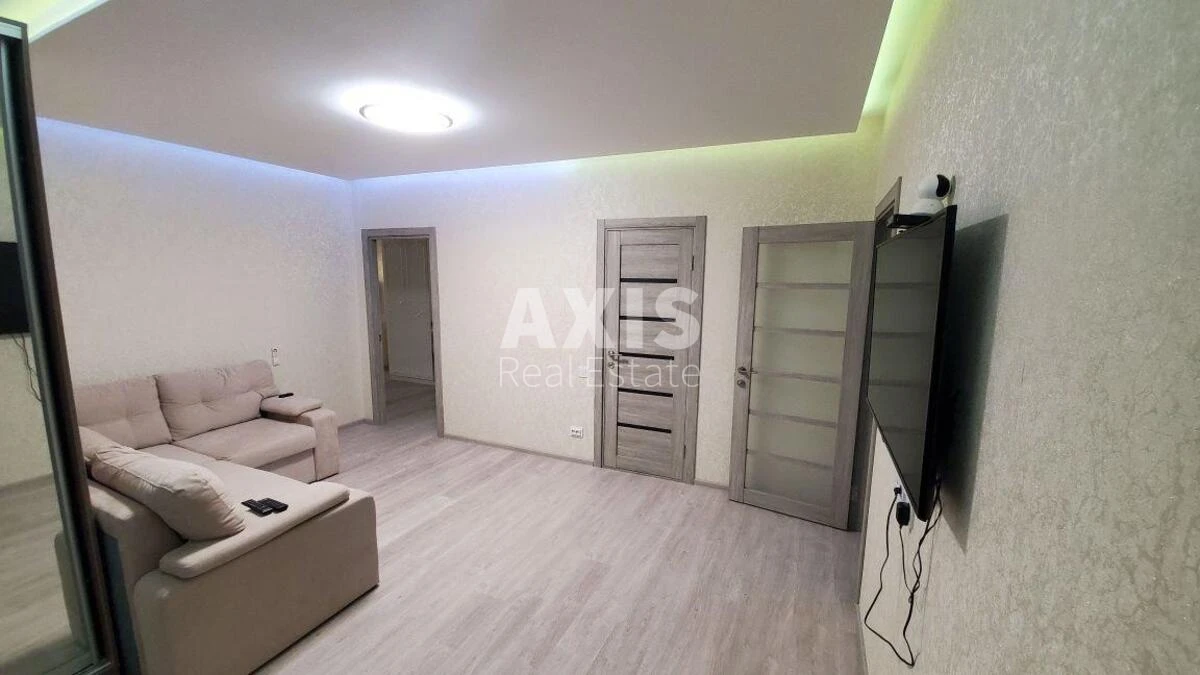 2к квартира ул. Михаила Максимовича три-G648281