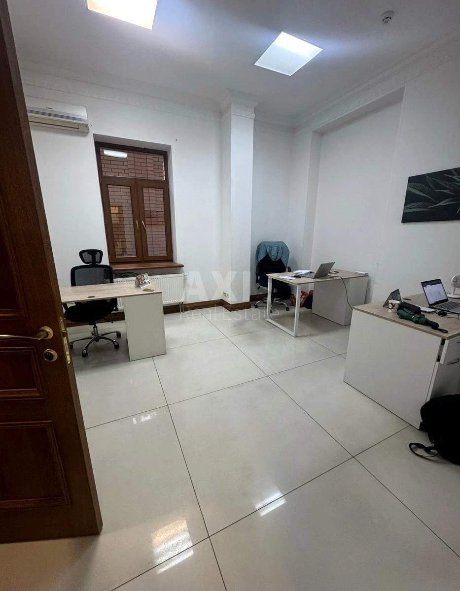 Office vul. Zhyljans'ka 72, 750m27051014