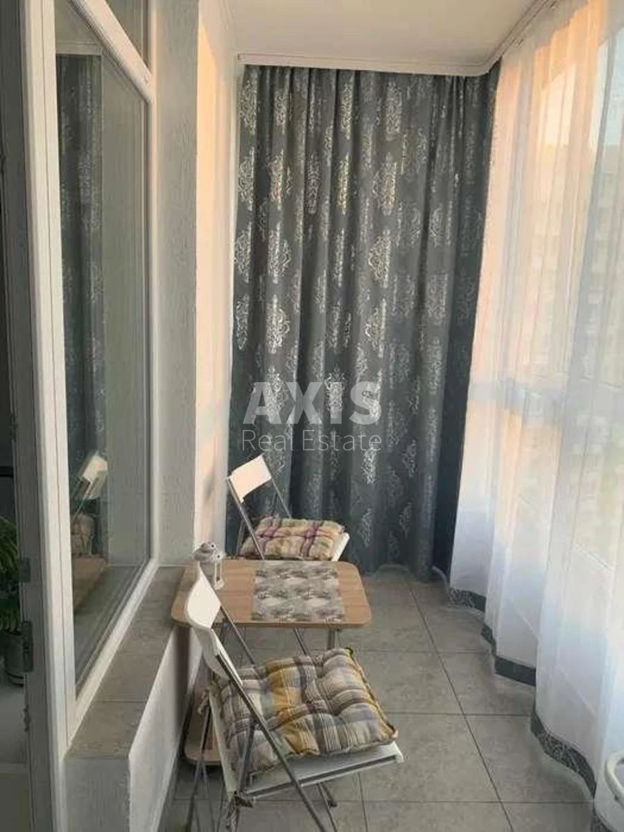 1k apartment pr-t Berestejskij 67308244