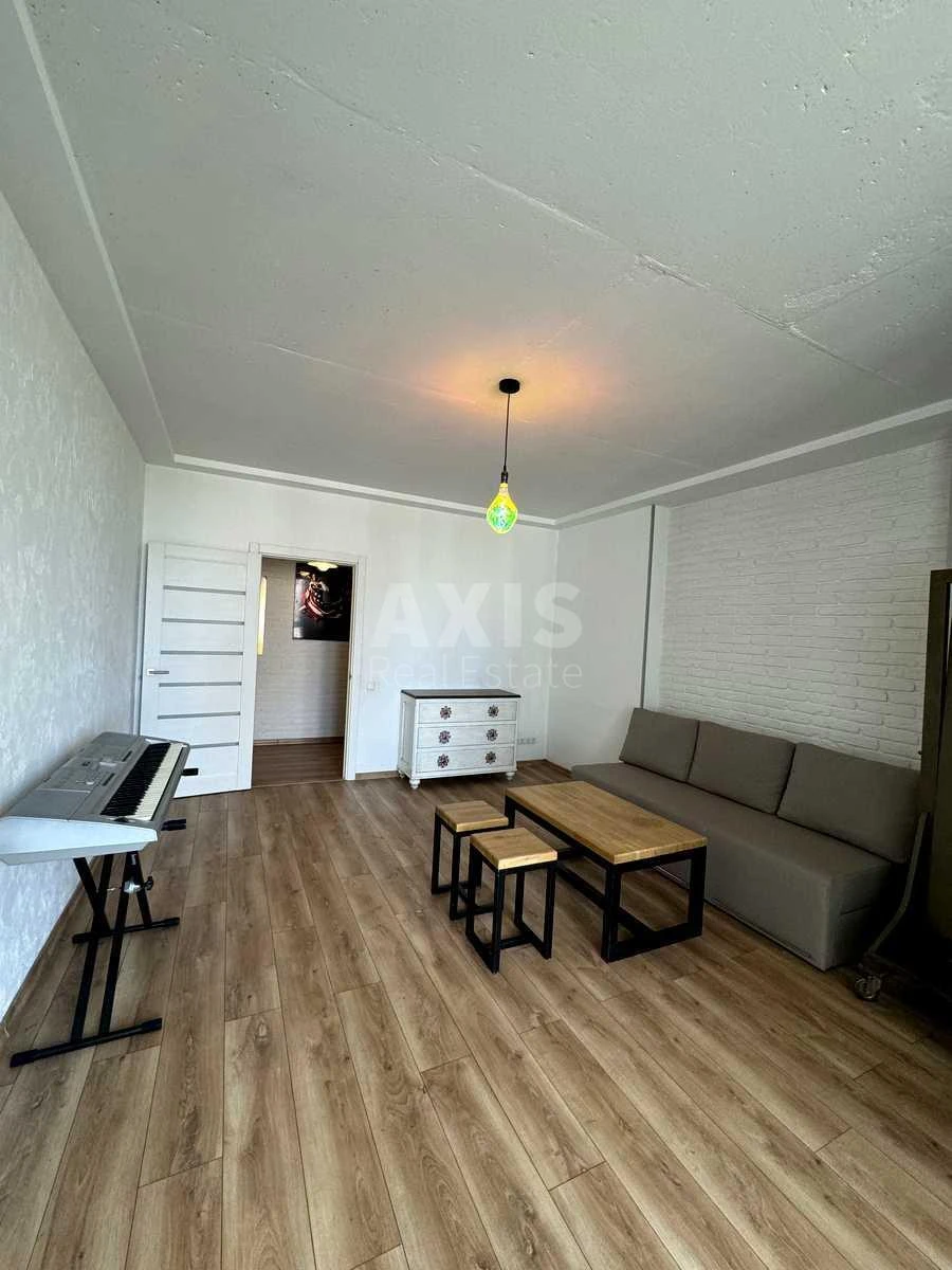 2к квартира ул. Ахматовой Анны 22715561