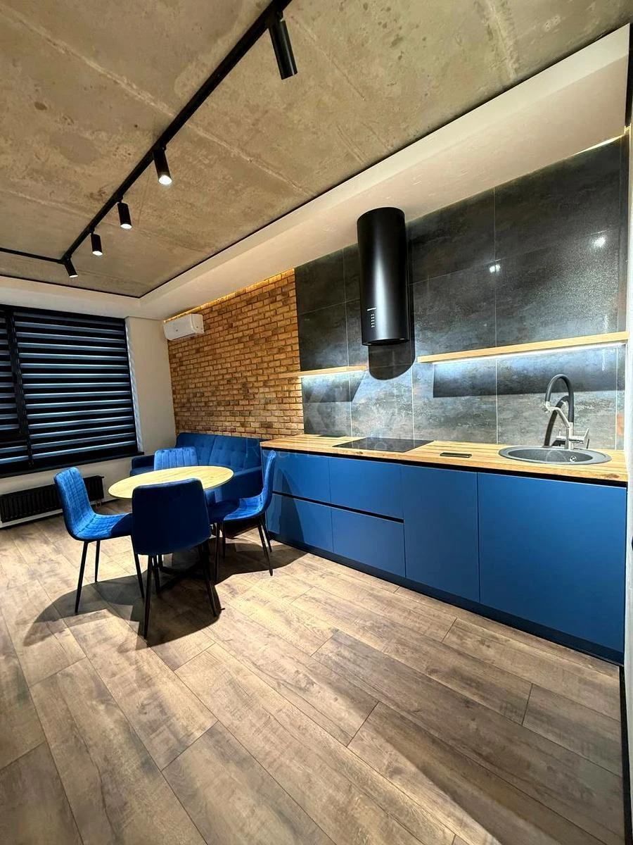 2k apartment nab. Dniprovs'ka 15Е68988