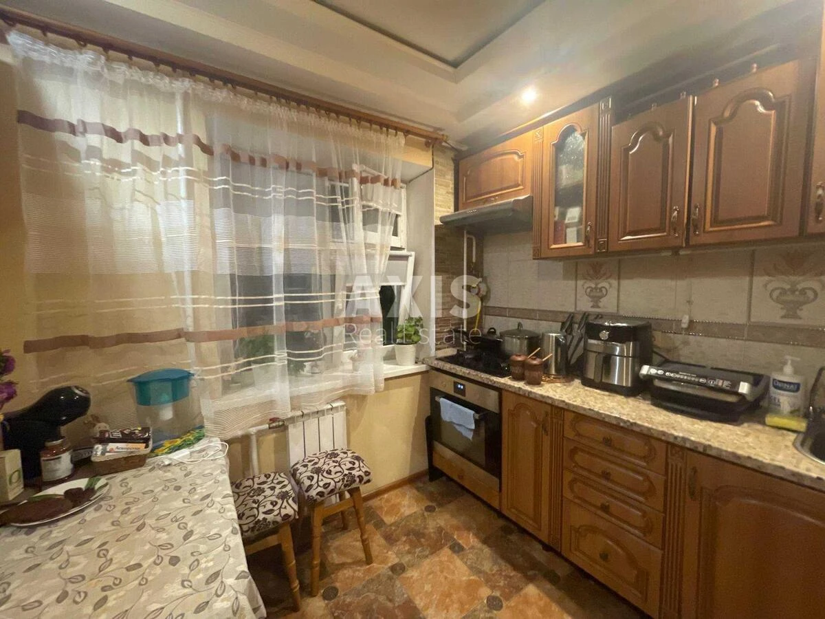 3k apartment vul. Oleha Mudraka 23B70923