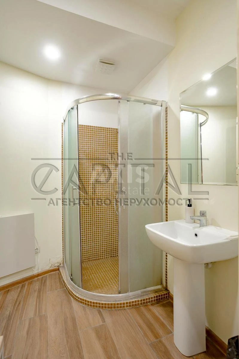 Office vul. Jevgena Konoval'cja 36Д, 258m26575615