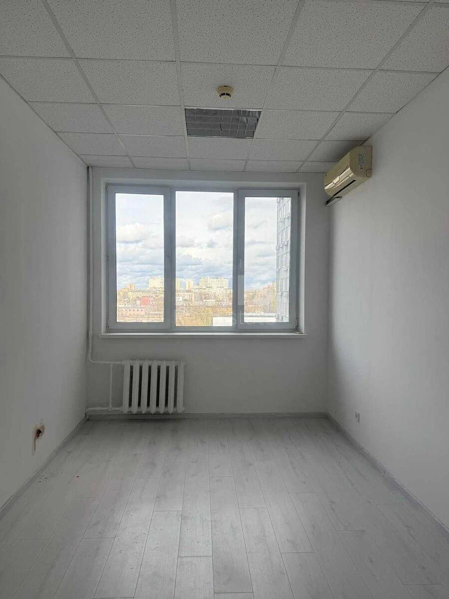 Офис ул. Сверстюка Евгения 11, 32м2681130