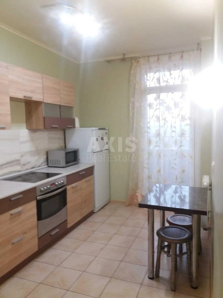 2к квартира вул. Богатирська 6А