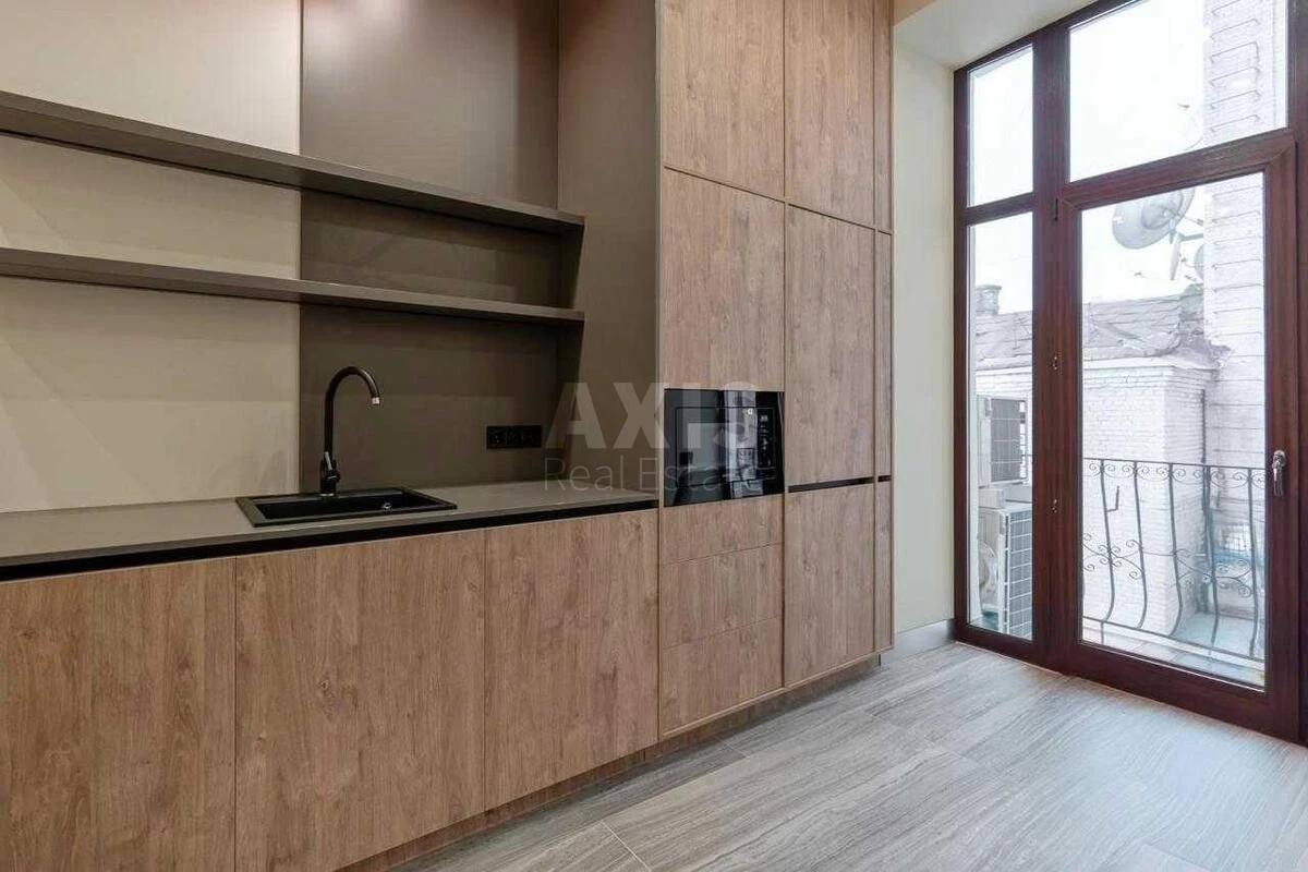 Office vul. Antonovycha 9, 125m2672003