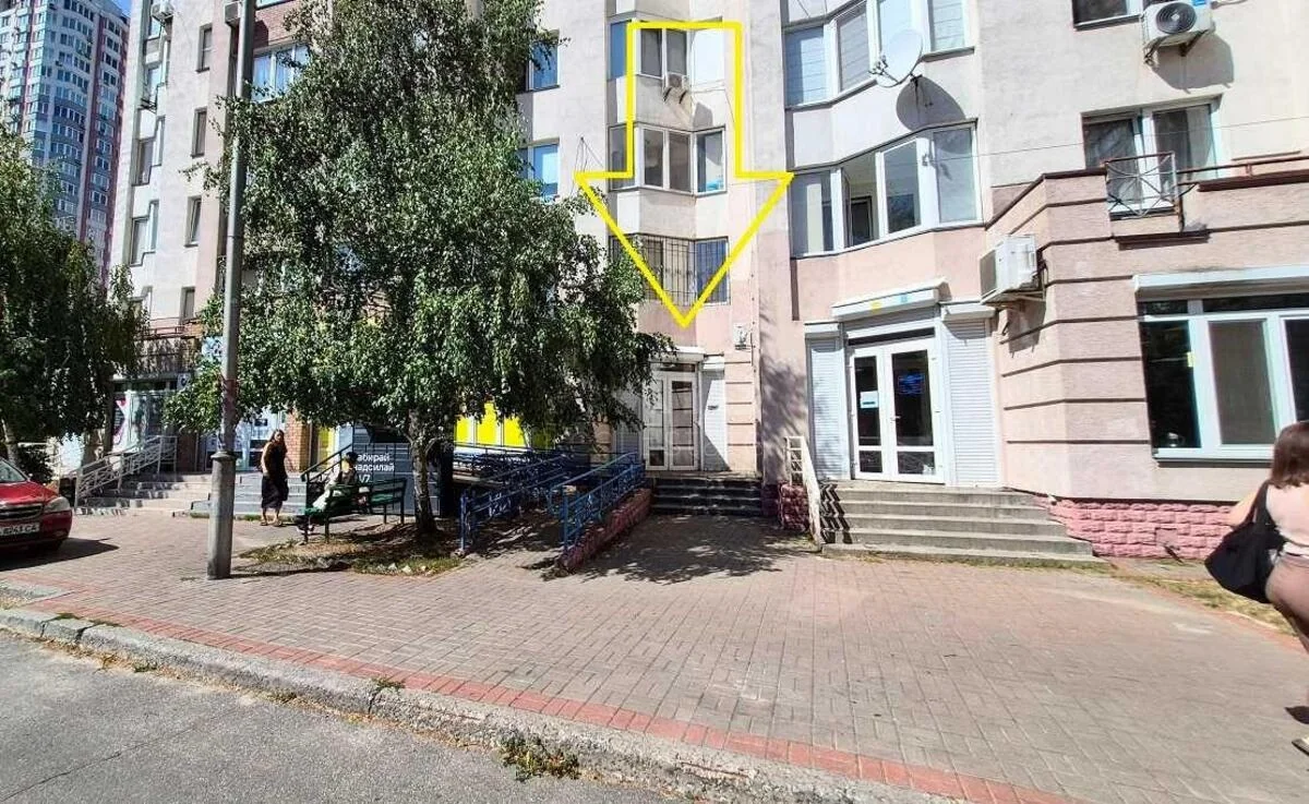 Об'єкт торгівлі вул. Драгоманова 1А, 41м2