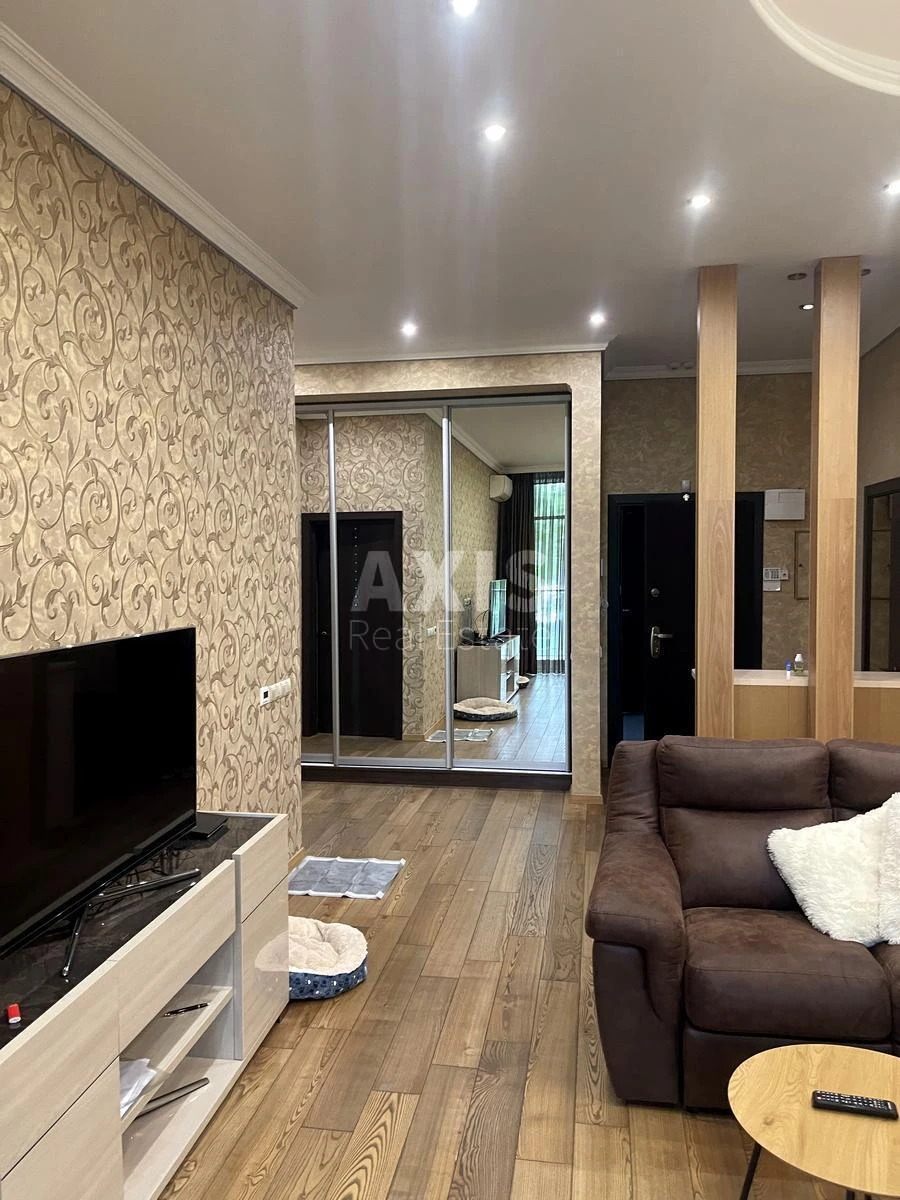 2k apartment pr-t Berestejskij 42669144