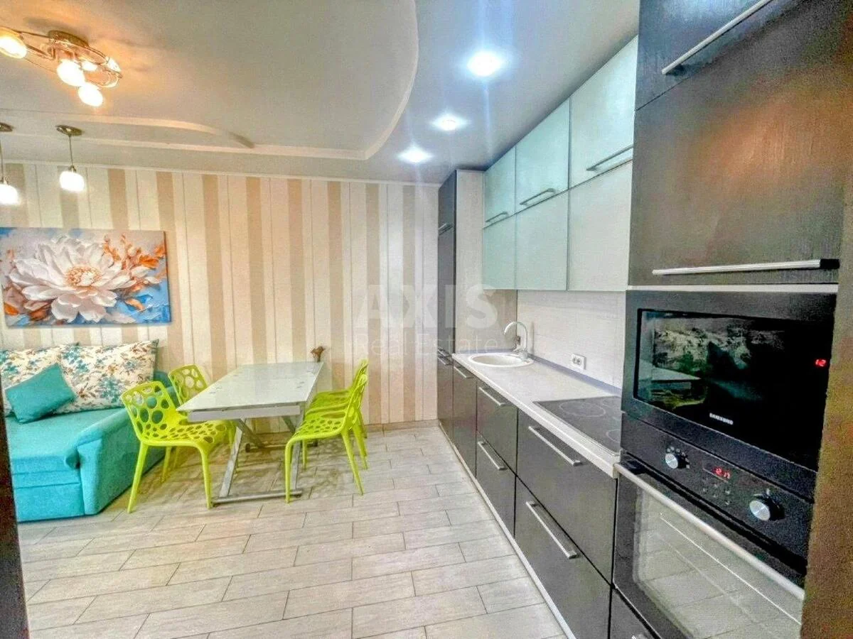 3к квартира вул. Карпатська 12