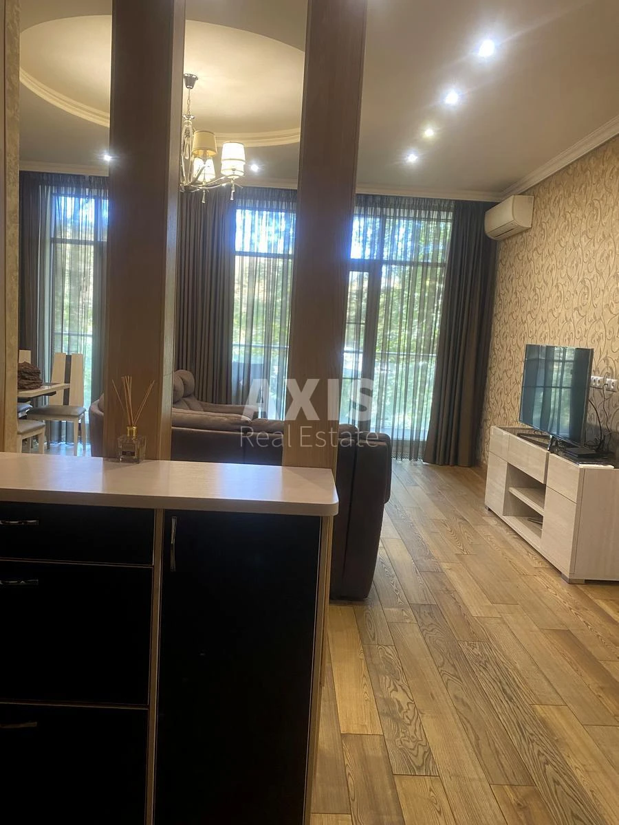 2k apartment pr-t Berestejskij 42669145