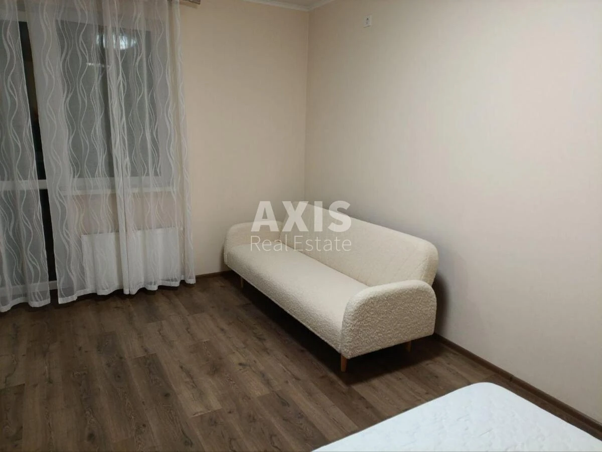 1k apartment vul. Grechka Marshala 10K690520