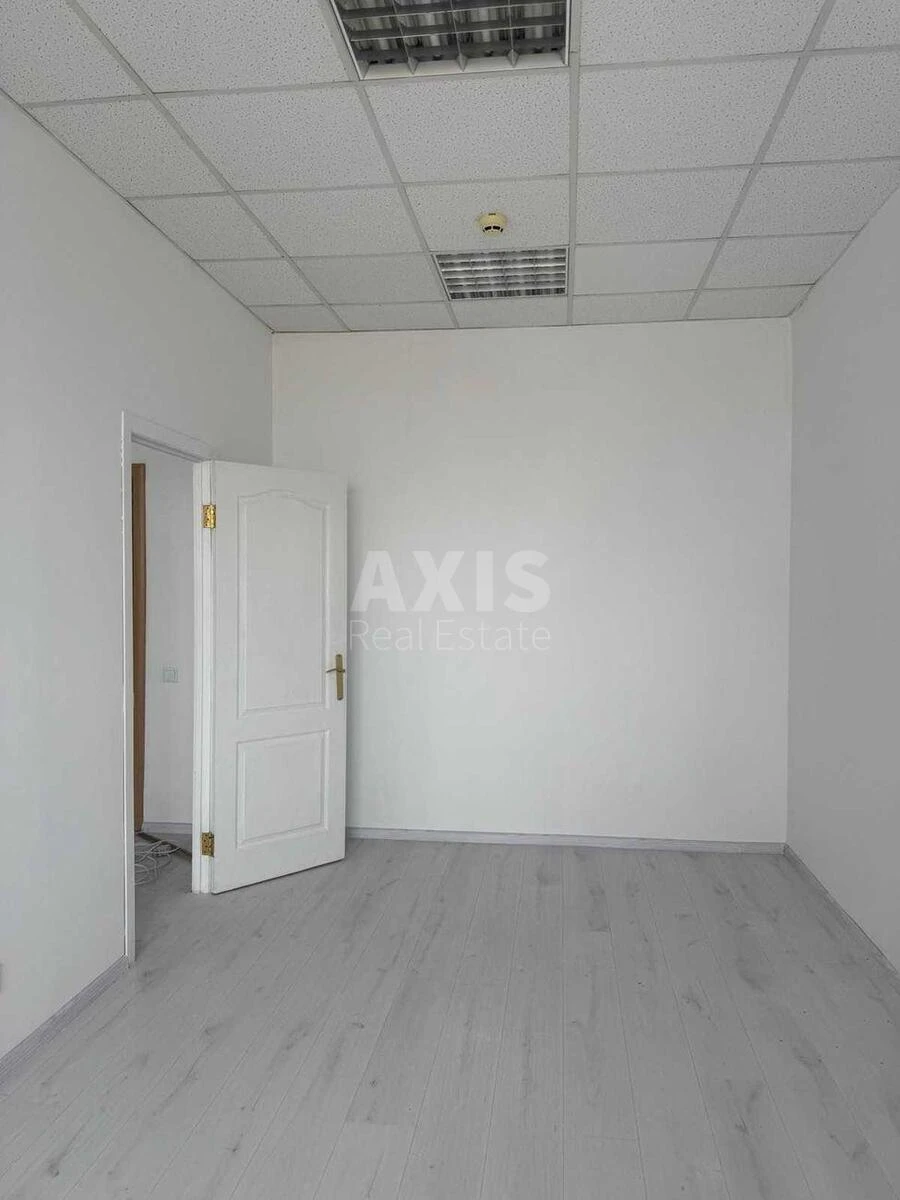 Офис ул. Сверстюка Евгения 11, 32м2681132