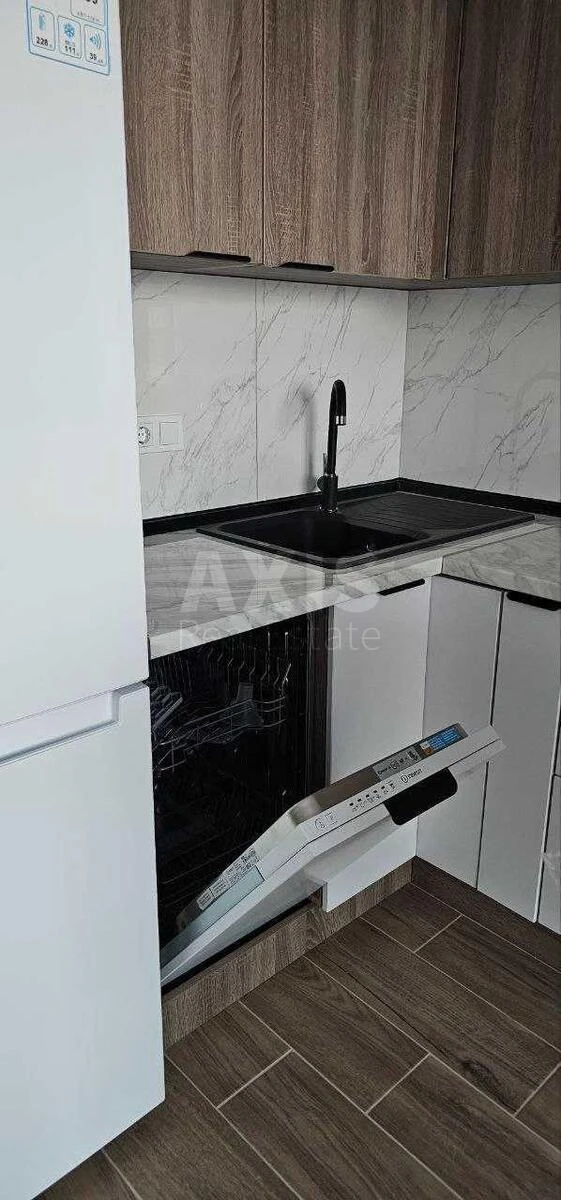 1k apartment pr-t Berestejskij 67652441