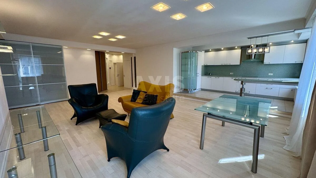 3k apartment vul. Nazarivs'ka 7Б