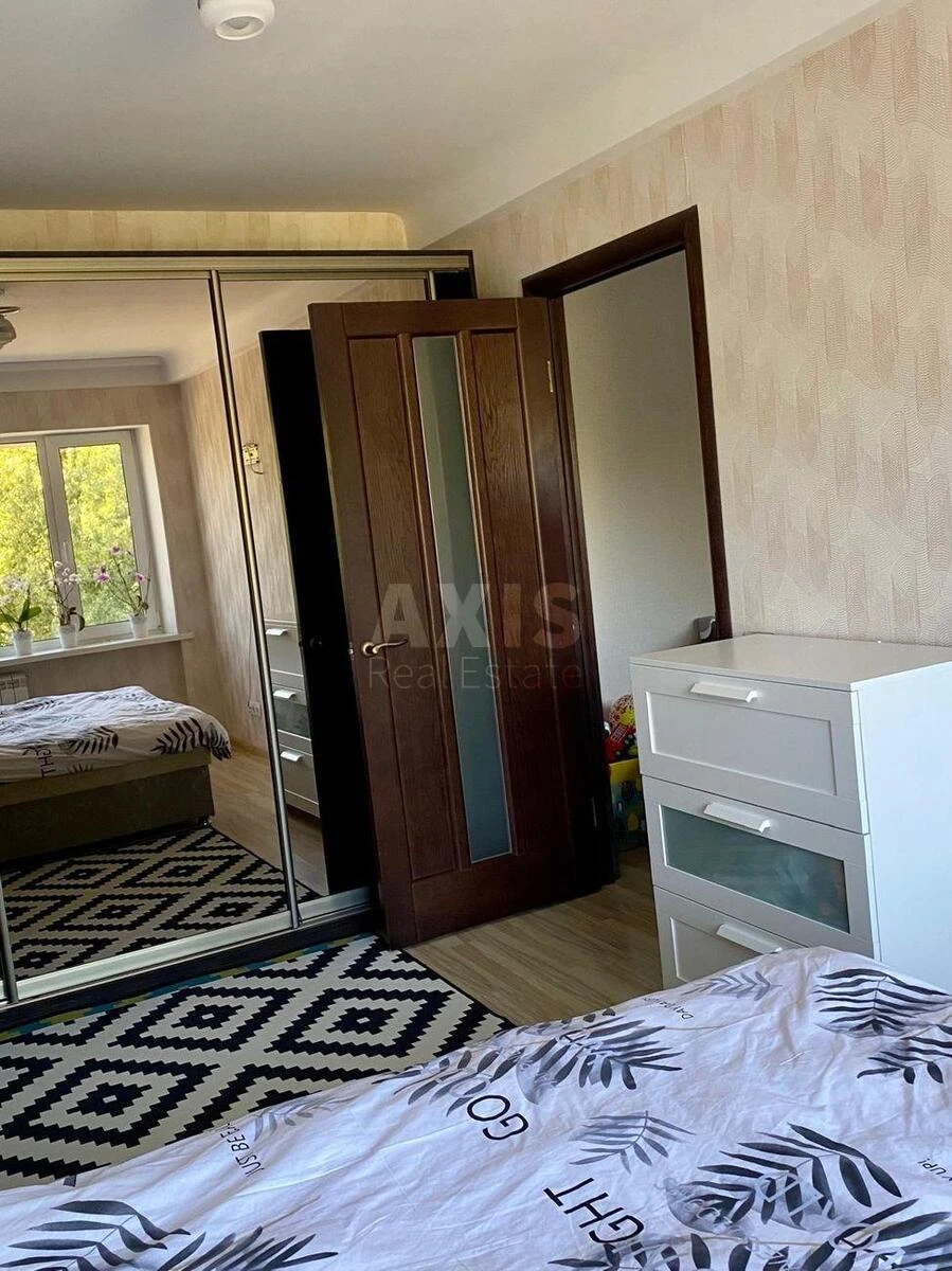 2к квартира ул. Кубанской Украины 33690718
